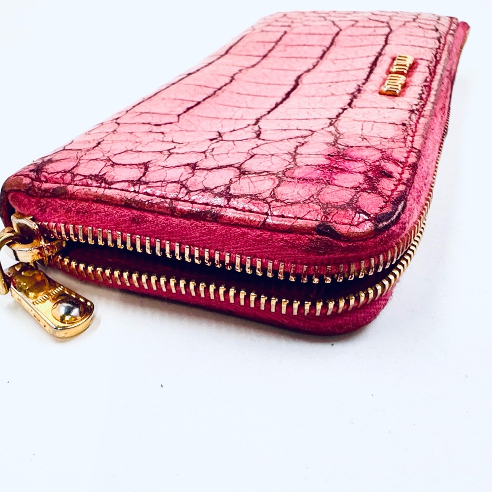 Miu Miu Fuchsia Pink Croc-Embossed Leather Large Zip Wallet with Gold Hardware - Picture 7 of 8